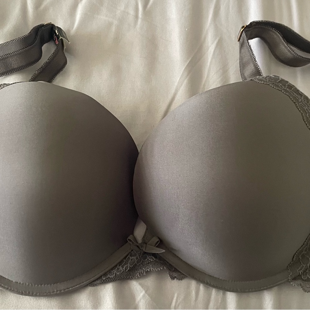 Victoria's Secret Bra -Smooth Molded  Bra in Gray